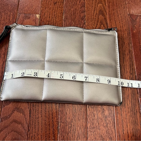 ❌ DONATED A new day champagne clutch / wristlet - Picture 7 of 9